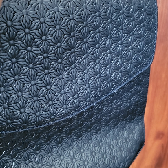 Escada Vintage Rare Daisy Embossed Handbag - Picture 7 of 10